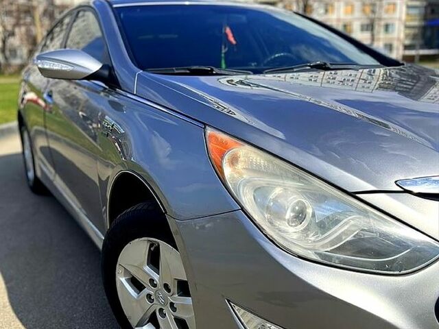 Серый Хендай Соната, объемом двигателя 2.4 л и пробегом 320 тыс. км за 9500 $, фото 4 на Automoto.ua