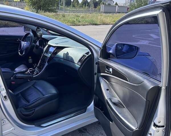 Серый Хендай Соната, объемом двигателя 2 л и пробегом 286 тыс. км за 9000 $, фото 18 на Automoto.ua