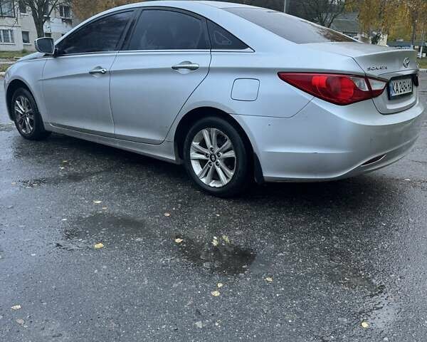 Хендай Соната 2011 в Згуровке на Automoto.ua Серый Хендай Соната, объемом двигателя 2 л и пробегом 504 тыс. км за 6600 $, фото 4 на Automoto.ua