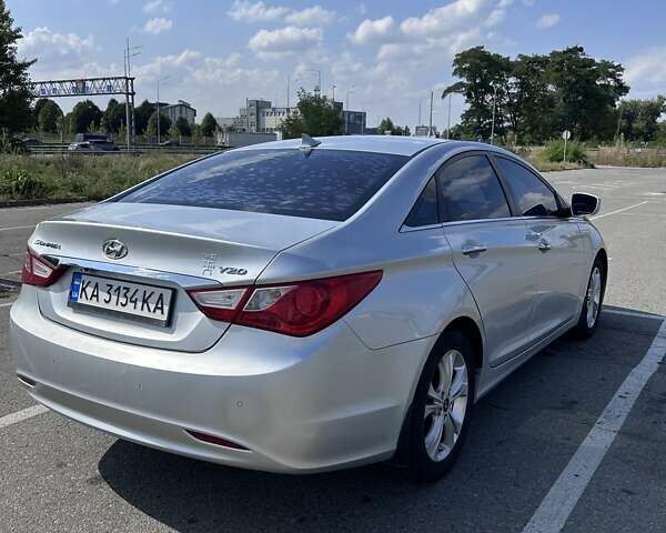 Серый Хендай Соната, объемом двигателя 2 л и пробегом 286 тыс. км за 9000 $, фото 1 на Automoto.ua