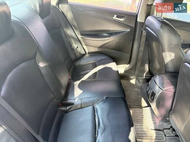 Сірий Хендай Соната, об'ємом двигуна 2 л та пробігом 307 тис. км за 6200 $, фото 7 на Automoto.ua