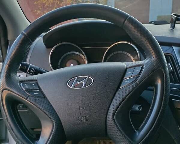 Серый Хендай Соната, объемом двигателя 2 л и пробегом 378 тыс. км за 7300 $, фото 8 на Automoto.ua