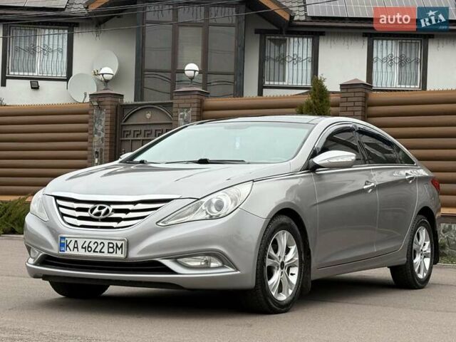 Серый Хендай Соната, объемом двигателя 2.36 л и пробегом 187 тыс. км за 9400 $, фото 4 на Automoto.ua
