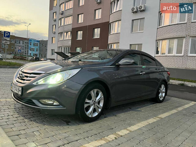 Сірий Хендай Соната, об'ємом двигуна 2 л та пробігом 254 тис. км за 8700 $, фото 25 на Automoto.ua