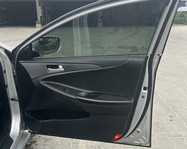 Хендай Соната 2011 в Тернополе на Automoto.ua Серый Хендай Соната, объемом двигателя 2 л и пробегом 375 тыс. км за 6600 $, фото 57 на Automoto.ua