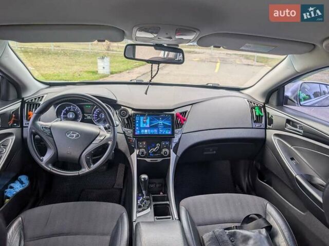 Серый Хендай Соната, объемом двигателя 2.36 л и пробегом 209 тыс. км за 8900 $, фото 13 на Automoto.ua