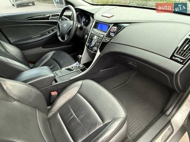 Серый Хендай Соната, объемом двигателя 2.36 л и пробегом 187 тыс. км за 9400 $, фото 53 на Automoto.ua