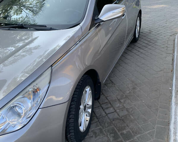 Серый Хендай Соната, объемом двигателя 2 л и пробегом 250 тыс. км за 7800 $, фото 9 на Automoto.ua