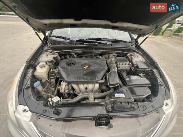 Хендай Соната 2011 в Тернополе на Automoto.ua Серый Хендай Соната, объемом двигателя 2 л и пробегом 375 тыс. км за 6600 $, фото 69 на Automoto.ua