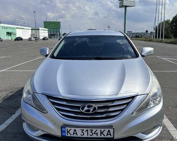 Серый Хендай Соната, объемом двигателя 2 л и пробегом 286 тыс. км за 9000 $, фото 6 на Automoto.ua