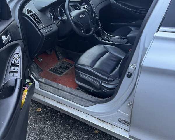 Хендай Соната 2011 в Згуровке на Automoto.ua Серый Хендай Соната, объемом двигателя 2 л и пробегом 504 тыс. км за 6600 $, фото 9 на Automoto.ua