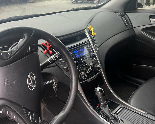 Хендай Соната 2011 в Тернополе на Automoto.ua Серый Хендай Соната, объемом двигателя 2 л и пробегом 375 тыс. км за 6600 $, фото 52 на Automoto.ua