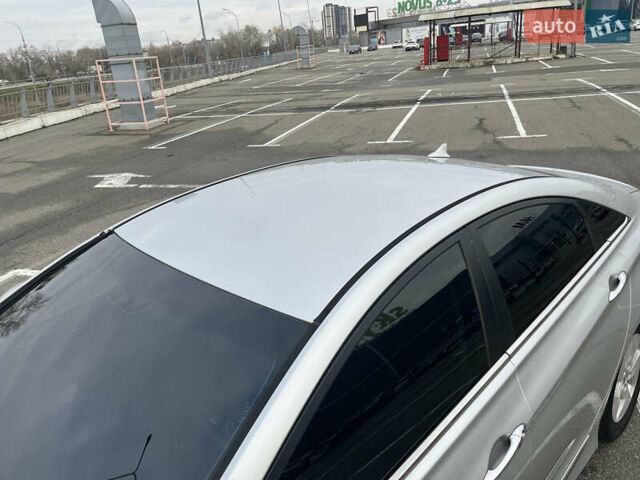 Серый Хендай Соната, объемом двигателя 2.36 л и пробегом 199 тыс. км за 8950 $, фото 9 на Automoto.ua