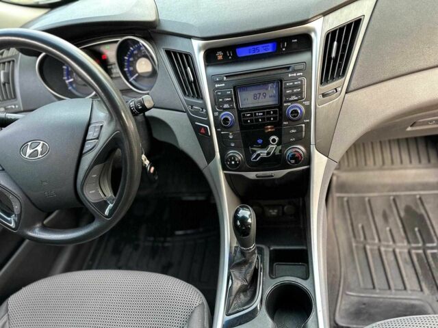 Серый Хендай Соната, объемом двигателя 2.4 л и пробегом 230 тыс. км за 6890 $, фото 11 на Automoto.ua