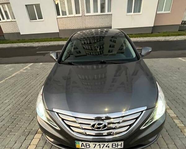 Сірий Хендай Соната, об'ємом двигуна 2 л та пробігом 254 тис. км за 8700 $, фото 3 на Automoto.ua
