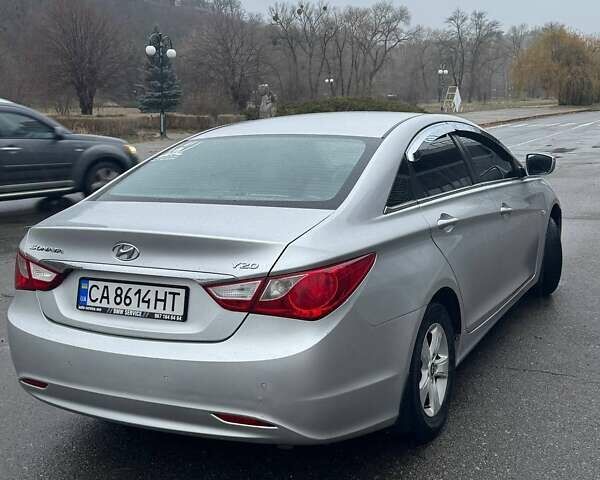 Серый Хендай Соната, объемом двигателя 2 л и пробегом 370 тыс. км за 6600 $, фото 2 на Automoto.ua