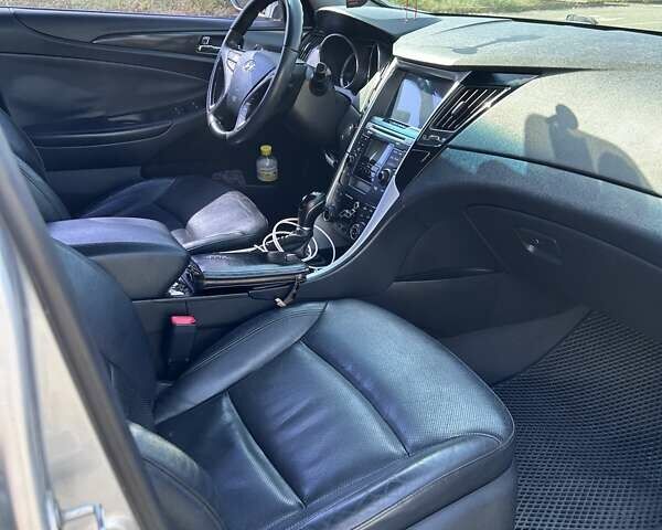 Серый Хендай Соната, объемом двигателя 2 л и пробегом 286 тыс. км за 9000 $, фото 17 на Automoto.ua