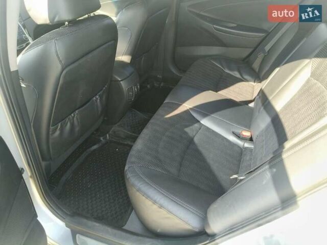 Сірий Хендай Соната, об'ємом двигуна 2 л та пробігом 230 тис. км за 8500 $, фото 9 на Automoto.ua
