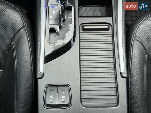 Серый Хендай Соната, объемом двигателя 2.36 л и пробегом 187 тыс. км за 9400 $, фото 64 на Automoto.ua