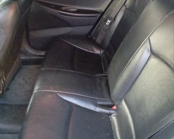 Серый Хендай Соната, объемом двигателя 2 л и пробегом 378 тыс. км за 7300 $, фото 10 на Automoto.ua