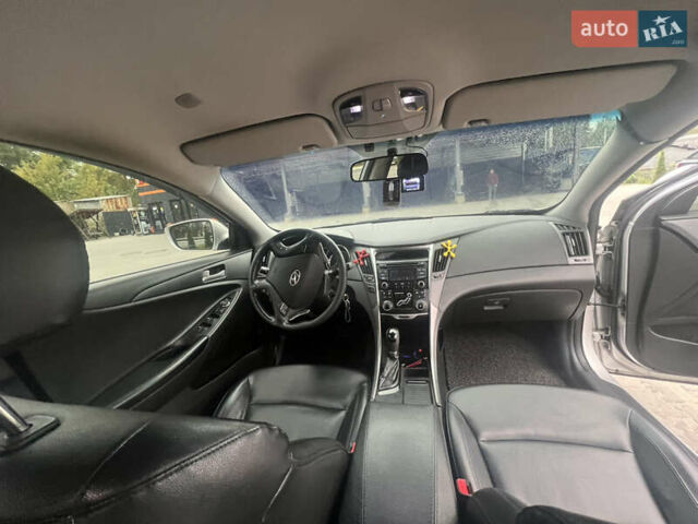 Хендай Соната 2011 в Тернополе на Automoto.ua Серый Хендай Соната, объемом двигателя 2 л и пробегом 375 тыс. км за 6600 $, фото 63 на Automoto.ua