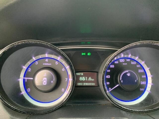 Сірий Хендай Соната, об'ємом двигуна 2.4 л та пробігом 218 тис. км за 7500 $, фото 5 на Automoto.ua