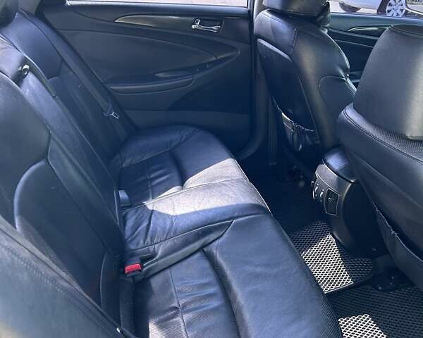 Серый Хендай Соната, объемом двигателя 2 л и пробегом 286 тыс. км за 9000 $, фото 14 на Automoto.ua