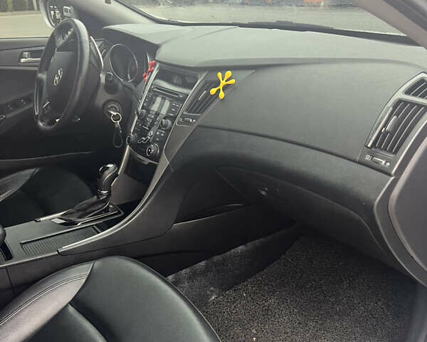 Хендай Соната 2011 в Тернополе на Automoto.ua Серый Хендай Соната, объемом двигателя 2 л и пробегом 375 тыс. км за 6600 $, фото 58 на Automoto.ua