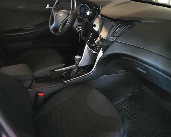 Хендай Соната 2011 у Дніпро (Дніпропетровську) на Automoto.ua Сірий Хендай Соната, об'ємом двигуна 2 л та пробігом 220 тис. км за 8500 $, фото 4 на Automoto.ua