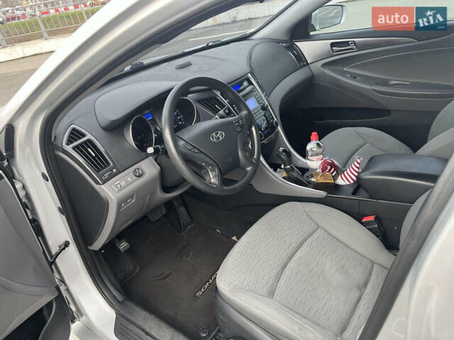 Серый Хендай Соната, объемом двигателя 2.36 л и пробегом 199 тыс. км за 8950 $, фото 10 на Automoto.ua