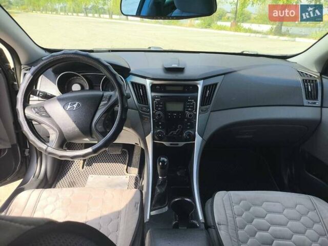Серый Хендай Соната, объемом двигателя 2.4 л и пробегом 220 тыс. км за 6900 $, фото 10 на Automoto.ua