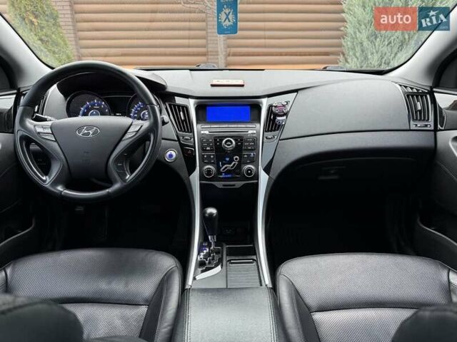 Серый Хендай Соната, объемом двигателя 2.36 л и пробегом 187 тыс. км за 9400 $, фото 59 на Automoto.ua