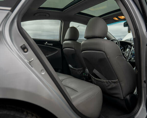 Хендай Соната 2011 в Киеве на Automoto.ua Серый Хендай Соната, объемом двигателя 2.4 л и пробегом 170 тыс. км за 9600 $, фото 21 на Automoto.ua