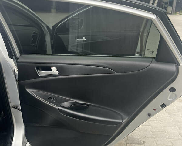 Хендай Соната 2011 в Тернополе на Automoto.ua Серый Хендай Соната, объемом двигателя 2 л и пробегом 375 тыс. км за 6600 $, фото 65 на Automoto.ua