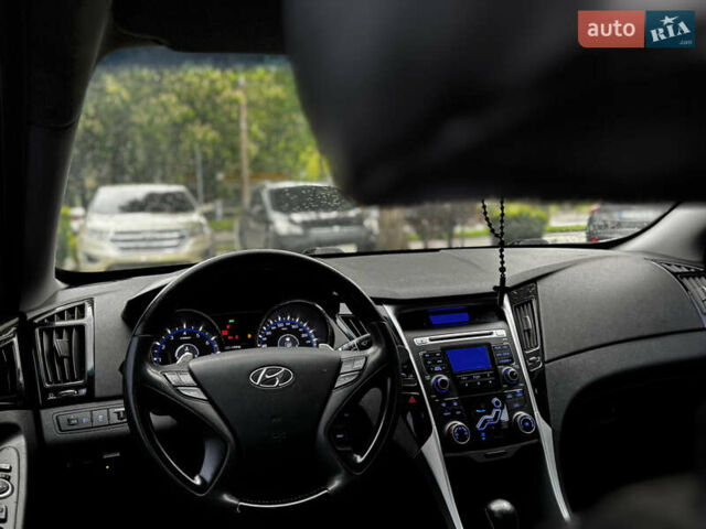 Серый Хендай Соната, объемом двигателя 2.4 л и пробегом 220 тыс. км за 8100 $, фото 15 на Automoto.ua