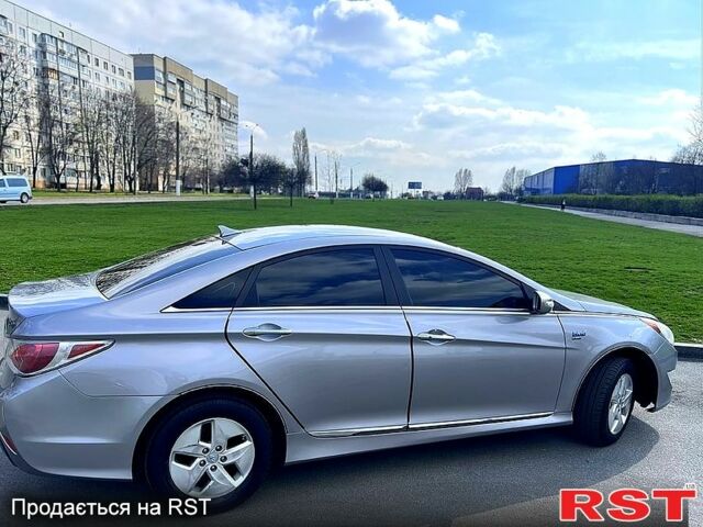 Серый Хендай Соната, объемом двигателя 2.4 л и пробегом 320 тыс. км за 9500 $, фото 2 на Automoto.ua