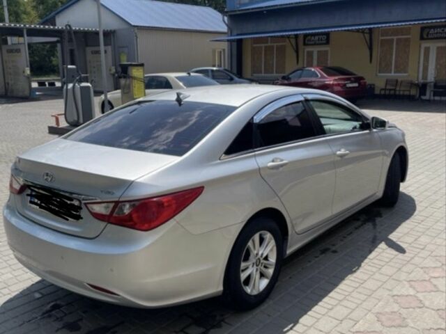 Серый Хендай Соната, объемом двигателя 2 л и пробегом 240 тыс. км за 7200 $, фото 1 на Automoto.ua