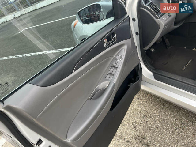 Серый Хендай Соната, объемом двигателя 2.36 л и пробегом 199 тыс. км за 8950 $, фото 11 на Automoto.ua