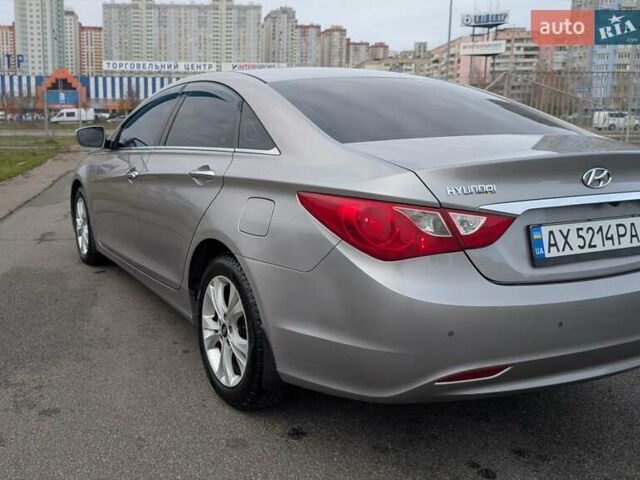 Серый Хендай Соната, объемом двигателя 2.36 л и пробегом 209 тыс. км за 8900 $, фото 6 на Automoto.ua