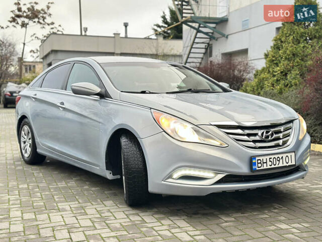 Сірий Хендай Соната, об'ємом двигуна 2.36 л та пробігом 282 тис. км за 8100 $, фото 2 на Automoto.ua