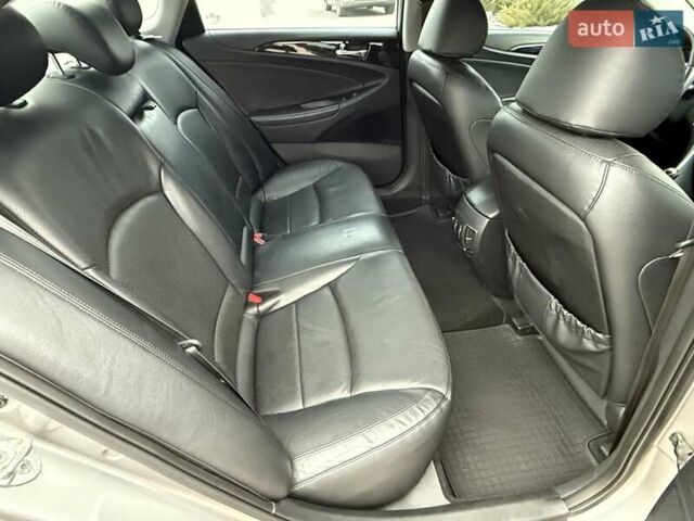Серый Хендай Соната, объемом двигателя 2.36 л и пробегом 187 тыс. км за 9400 $, фото 50 на Automoto.ua
