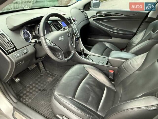 Серый Хендай Соната, объемом двигателя 2.36 л и пробегом 187 тыс. км за 9400 $, фото 39 на Automoto.ua