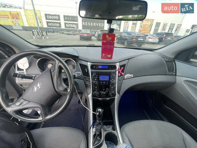 Сірий Хендай Соната, об'ємом двигуна 2.4 л та пробігом 222 тис. км за 8500 $, фото 8 на Automoto.ua