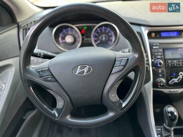 Серый Хендай Соната, объемом двигателя 2.4 л и пробегом 230 тыс. км за 7290 $, фото 15 на Automoto.ua