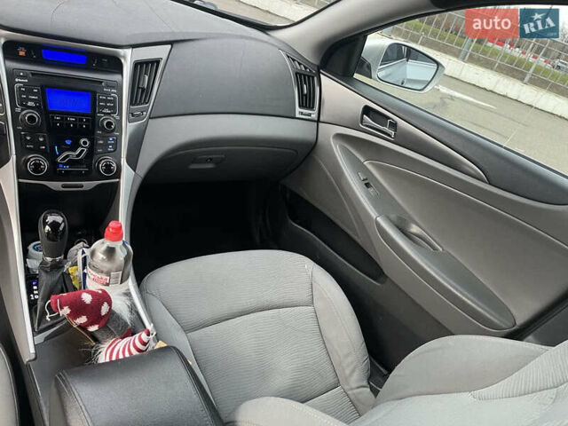 Серый Хендай Соната, объемом двигателя 2.36 л и пробегом 199 тыс. км за 8950 $, фото 22 на Automoto.ua