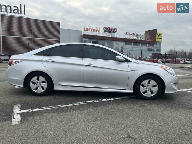 Серый Хендай Соната, объемом двигателя 2.36 л и пробегом 199 тыс. км за 8950 $, фото 1 на Automoto.ua