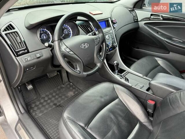 Серый Хендай Соната, объемом двигателя 2.36 л и пробегом 187 тыс. км за 9400 $, фото 41 на Automoto.ua