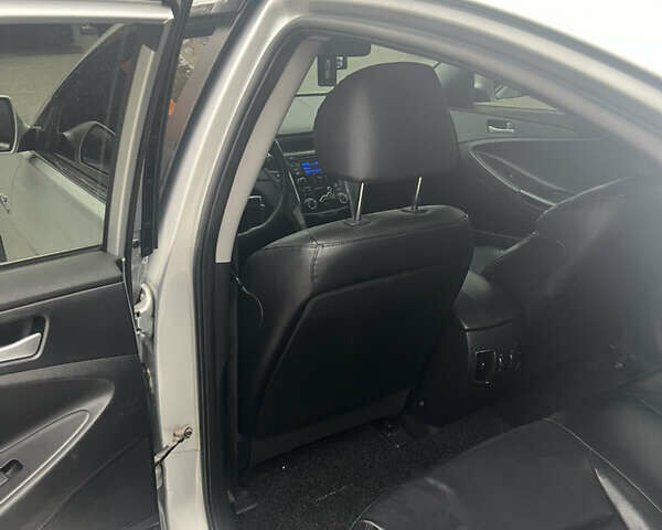 Хендай Соната 2011 в Тернополе на Automoto.ua Серый Хендай Соната, объемом двигателя 2 л и пробегом 375 тыс. км за 6600 $, фото 44 на Automoto.ua