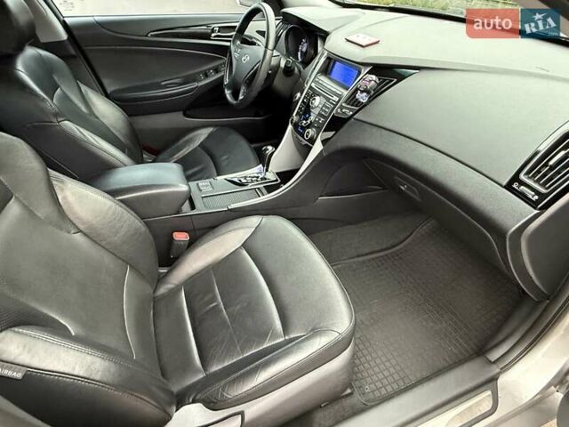 Серый Хендай Соната, объемом двигателя 2.36 л и пробегом 187 тыс. км за 9400 $, фото 52 на Automoto.ua