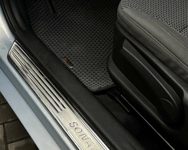 Сірий Хендай Соната, об'ємом двигуна 2.36 л та пробігом 282 тис. км за 8100 $, фото 22 на Automoto.ua